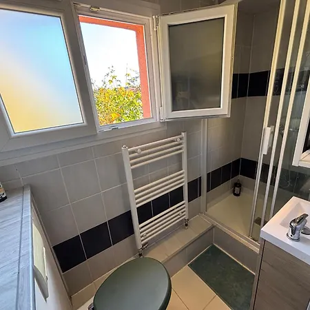 Charmant T2 Au Calme, Parking, Proche Centre Lägenhet