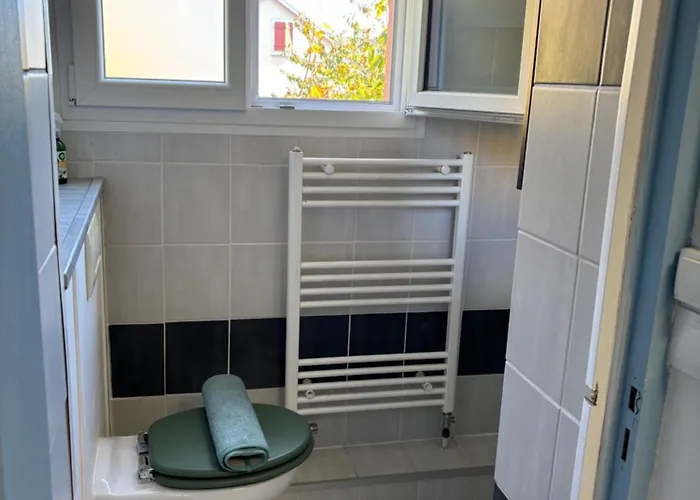 Charmant T2 Au Calme, Parking, Proche Centre